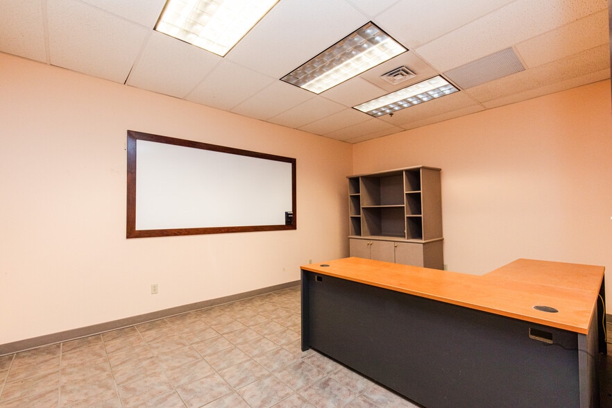 More Photos Of 1215 W Poplar St, Walla Walla Distribution For Lease