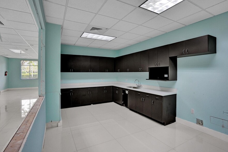 More Photos Of 15620 SW 29th St, Miramar Medical For Sale