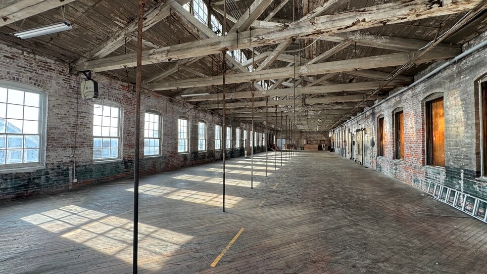 More Photos Of 240 S Main St, Nazareth Flex For Lease