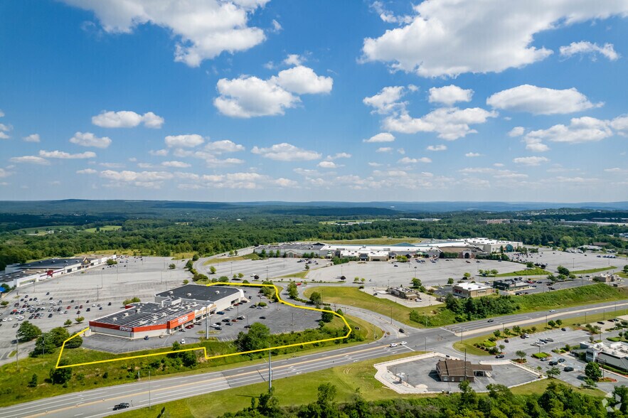 More Photos Of 590-594 Galleria Dr, Johnstown General Retail For Sale