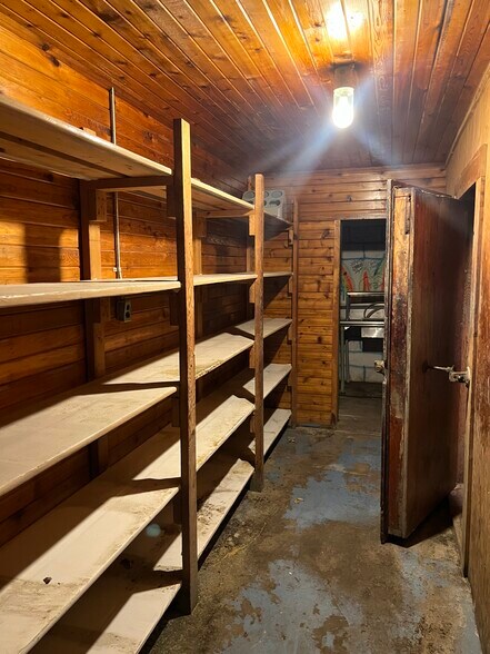 More Photos Of 234 N Main St, Monticello Specialty For Sale