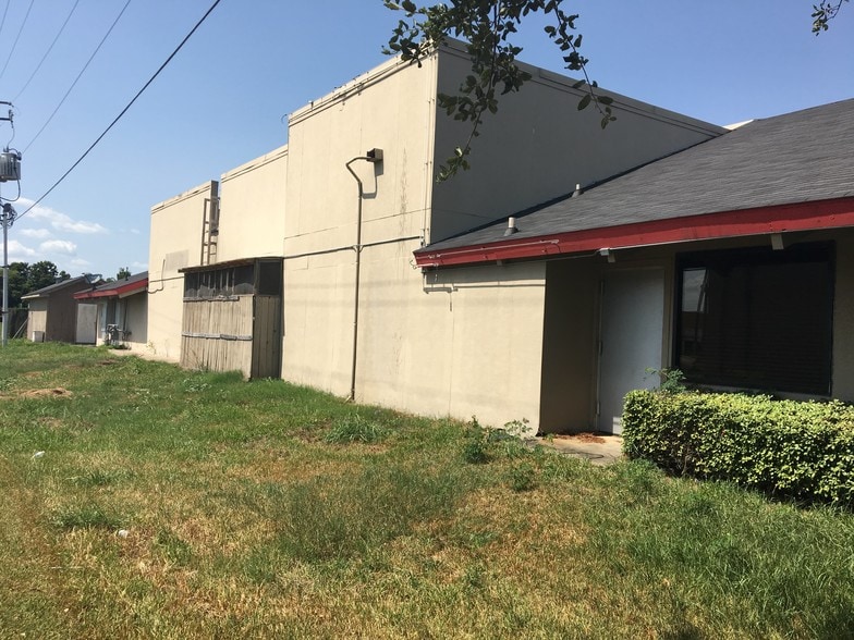 More Photos Of 5151 Avenue H, Rosenberg Restaurant For Sale