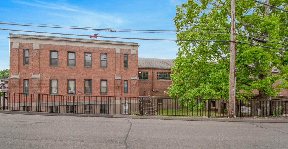 More Photos Of 330 Main St, Manchester Loft Creative Space For Sale