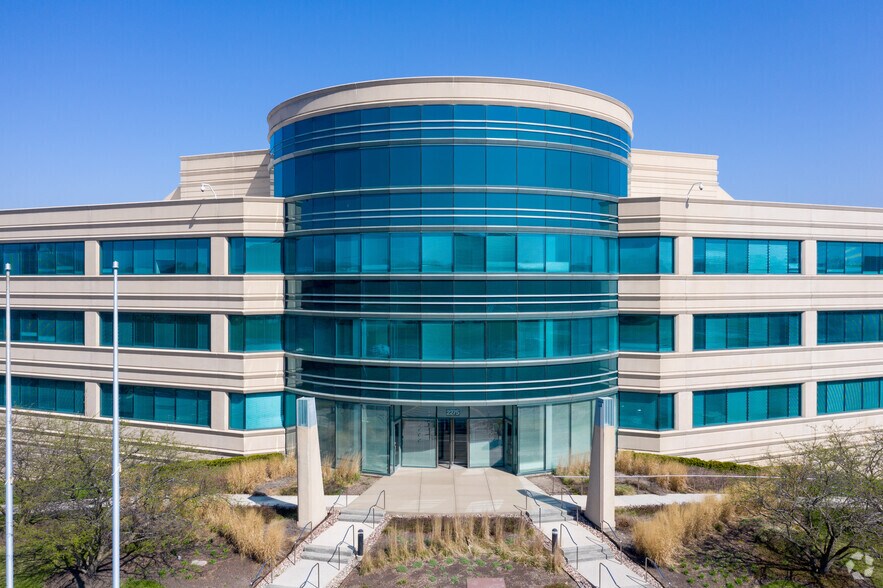 More Photos Of 2275 Cabot Dr, Lisle Office For Lease