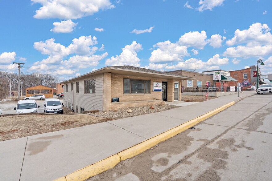 More Photos Of 101 S Main St, Pine Island General Retail For Sale