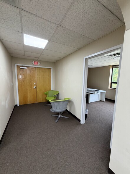 More Photos Of 80 Skyline Dr, Plainview Research And Development For Lease