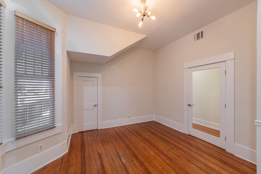 More Photos Of 214 E Ashby Pl, San Antonio Office For Lease