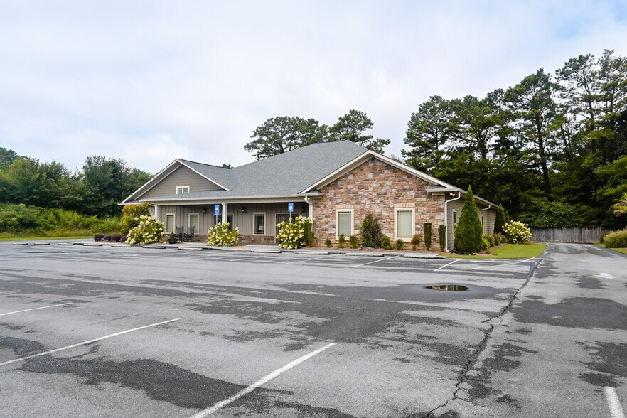 More Photos Of 150 Jw Plaza Dr SE, Calhoun Office For Sale