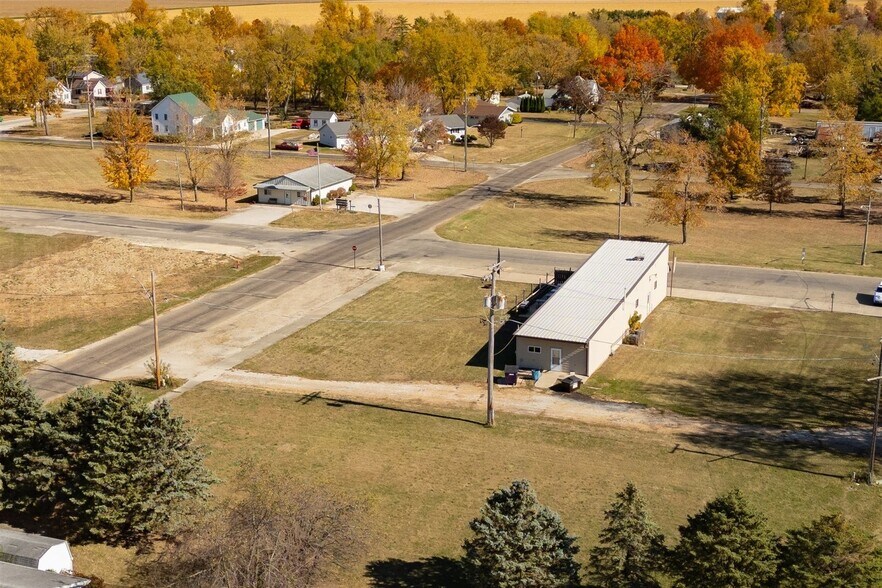 More Photos Of 110 SW Front St, Rutland Bar For Sale