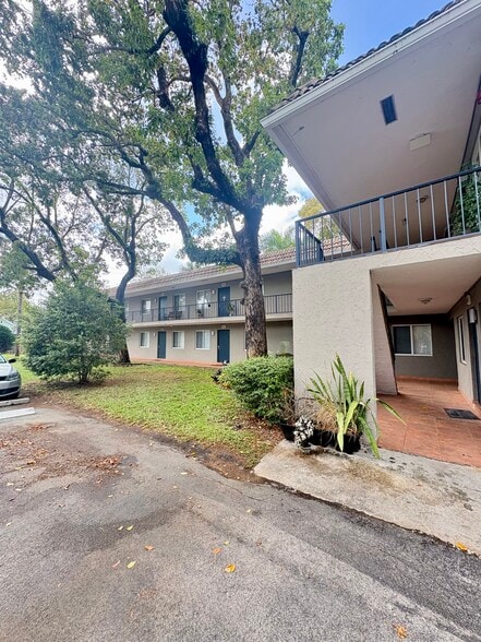 More Photos Of 1111 SW 4th St, Fort Lauderdale Apartments For Sale