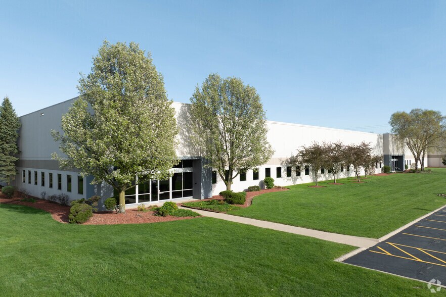 Primary Photo Of 1842 Enterprise Pky, Twinsburg Warehouse For Lease
