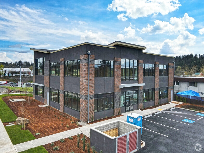 More Photos Of 735 E Clarendon St, Gladstone Office For Sale