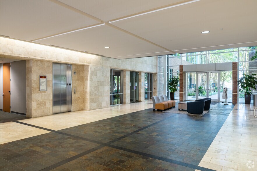 More Photos Of 9601 Amberglen Blvd, Austin Office For Lease