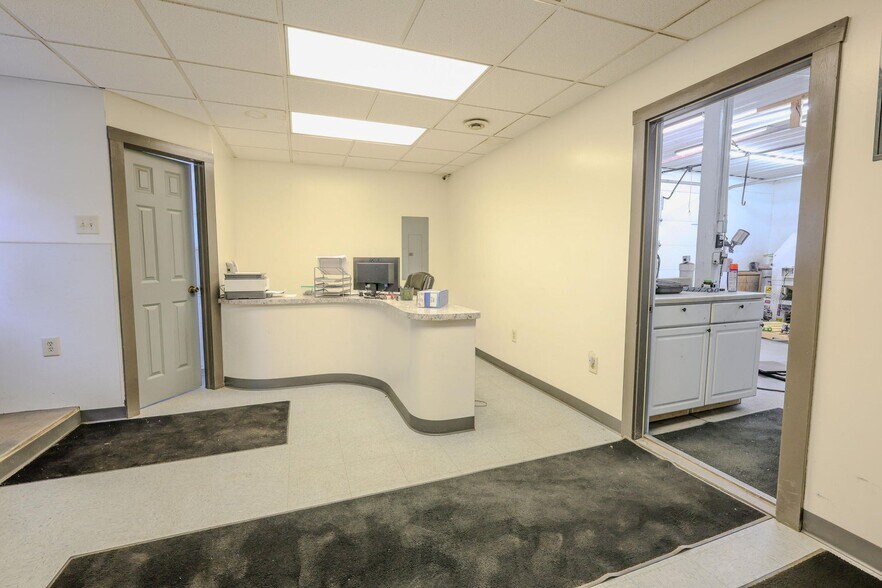 More Photos Of 380 S Main St, De Graff Light Manufacturing For Sale