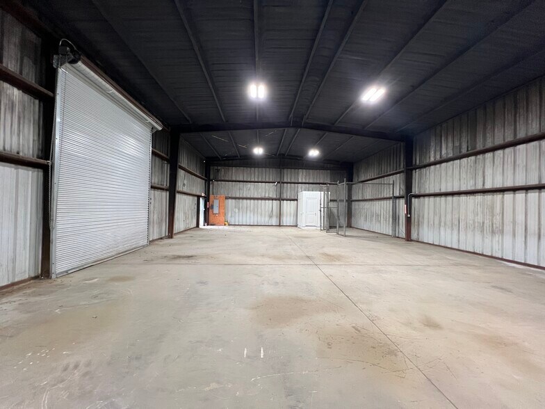 More Photos Of 526-530 Lyle Cir, Lawrenceville Light Manufacturing For Sale
