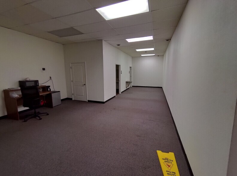 More Photos Of 1036 S Range Line Rd, Joplin Freestanding For Sale