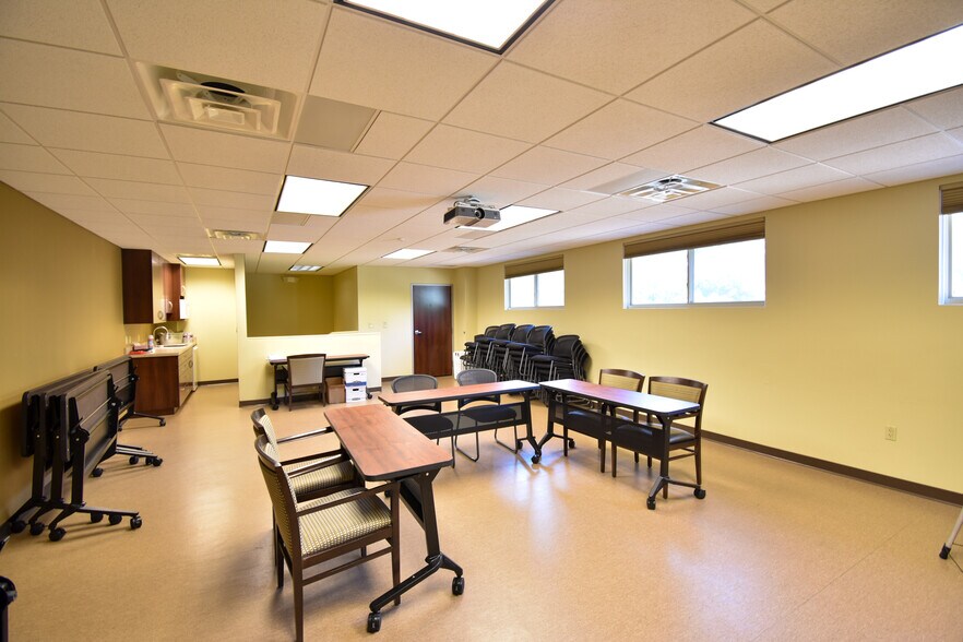 More Photos Of 2500 W William Cannon Dr, Austin Medical For Sale