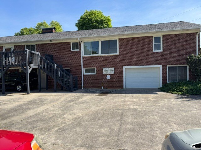 More Photos Of 4909 Boone Trl, Millers Creek Flex For Sale