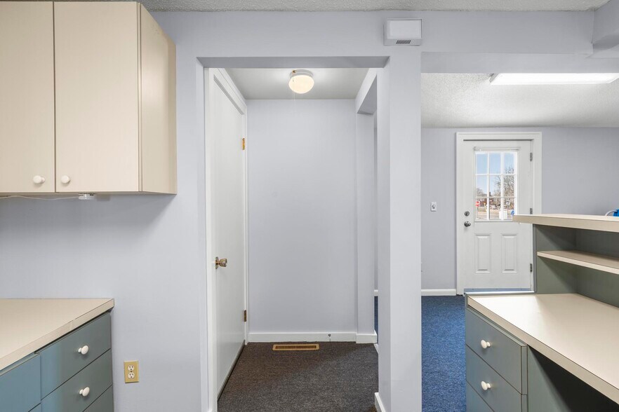 More Photos Of 128 Saltonstall Pky, East Haven Medical For Sale