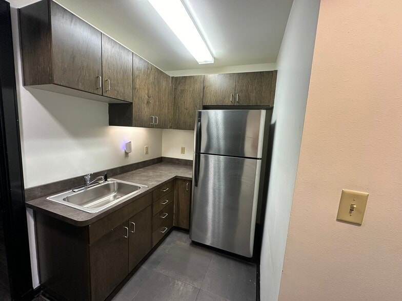More Photos Of 442 Government St, Baton Rouge Office For Sale
