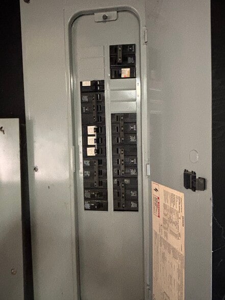 More Photos Of 82 Railroad St, Great Barrington Flex For Sale