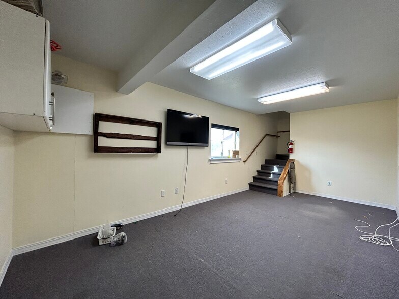 More Photos Of 1065 Tefft St, Corvallis Office For Lease