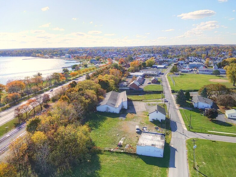 More Photos Of 142 Middle St, Geneva Warehouse For Sale