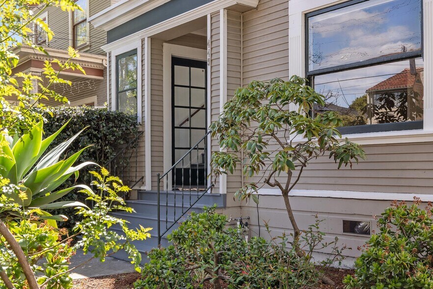 More Photos Of 449 37th St, Oakland Apartments For Sale