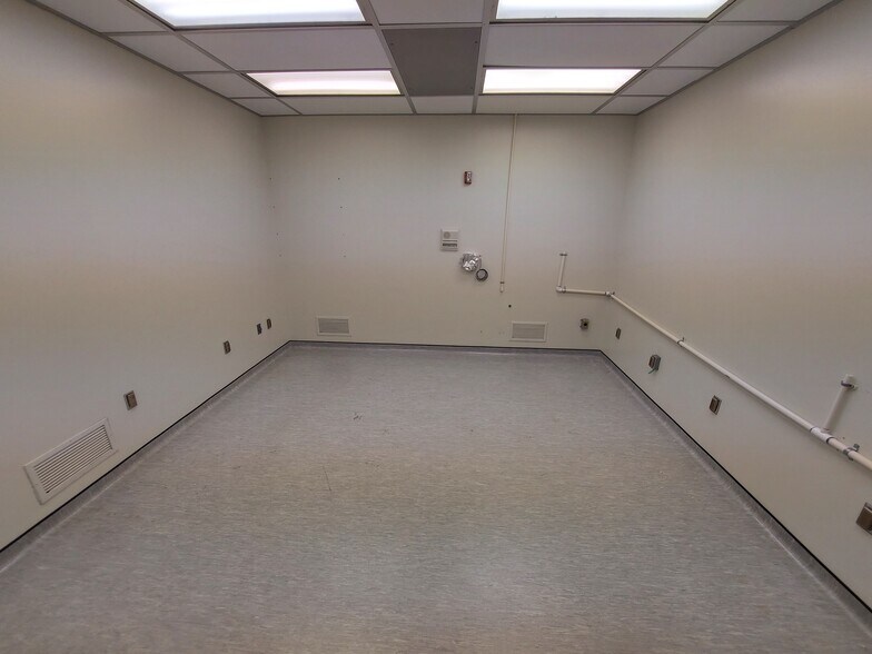 More Photos Of 625 Hutton St, Raleigh Showroom For Lease