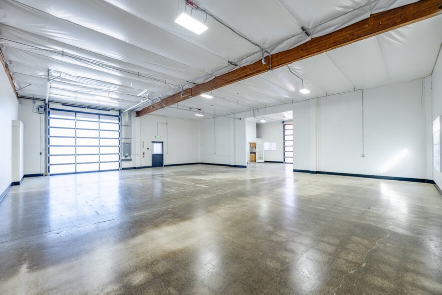More Photos Of 2550 Wyandotte St, Mountain View Warehouse For Lease