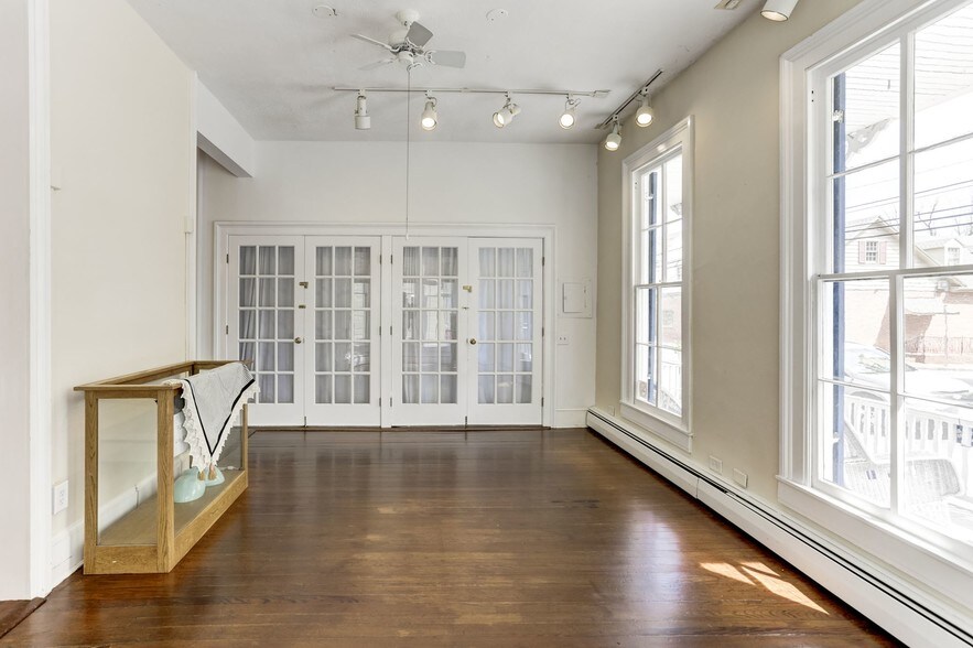 More Photos Of 214 Talbot St, Saint Michaels Storefront Retail Residential For Lease