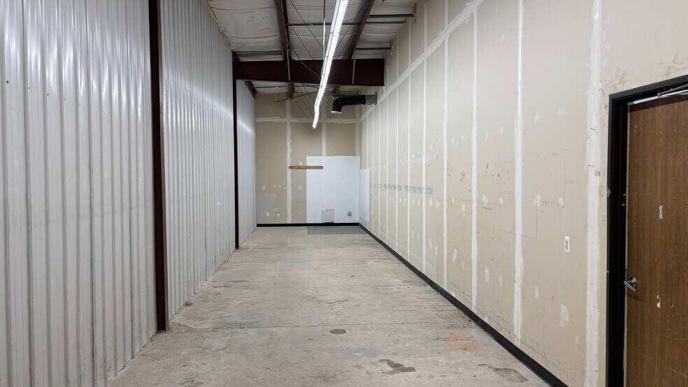 More Photos Of 4464 Huron St, North Branch Freestanding For Lease