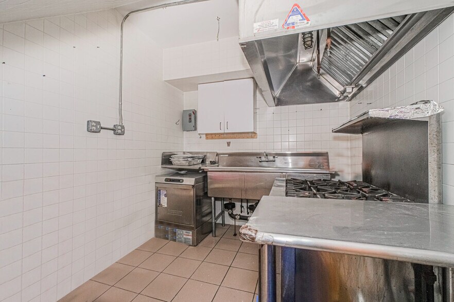 More Photos Of 44-46 Market St, New York Apartments For Sale