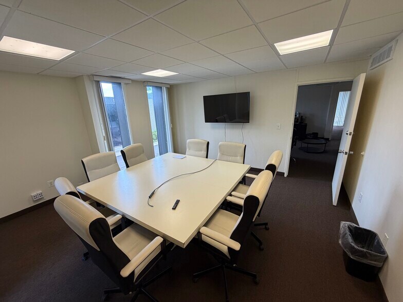 More Photos Of 17320 W 12 Mile Rd, Southfield Unknown For Lease