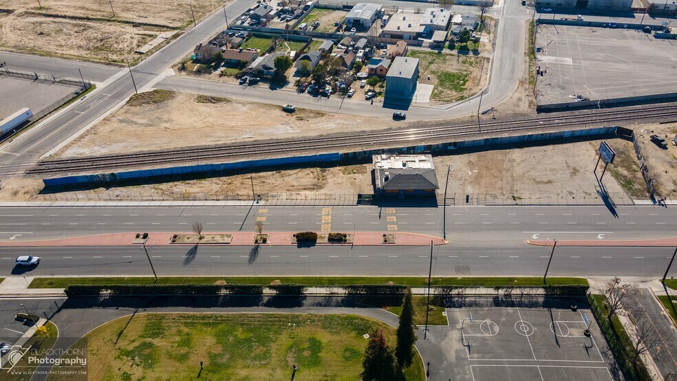 More Photos Of 401 E Truxtun Ave, Bakersfield Auto Dealership For Sale