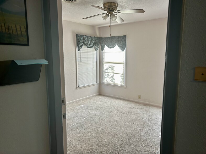 More Photos Of 1618 Williams Dr, Georgetown Office For Lease