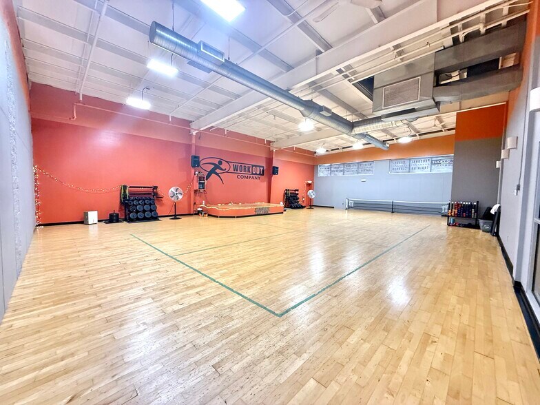 More Photos Of 419 Kays Dr, Normal Industrial For Sale
