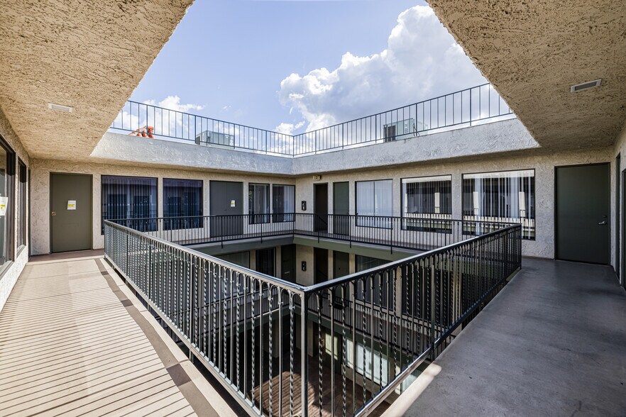 More Photos Of 23717 Hawthorne Blvd, Torrance Office For Lease