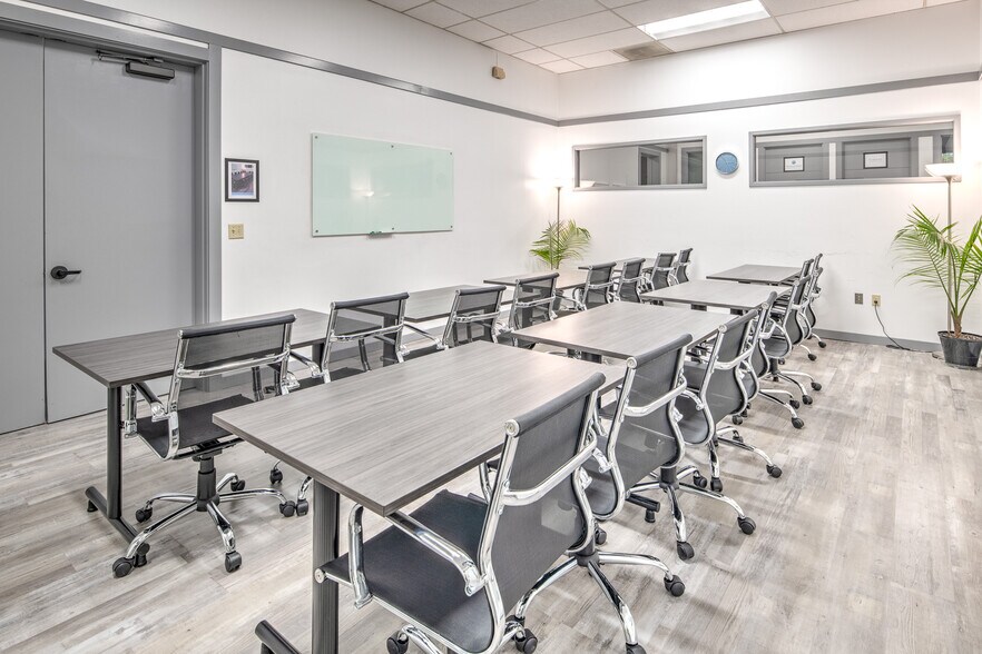 More Photos Of 2265 116th Ave NE, Bellevue Office For Lease