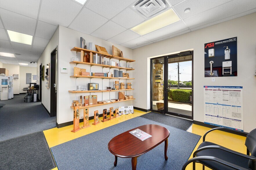 More Photos Of 165 Tecon Cv, Buda Warehouse For Lease