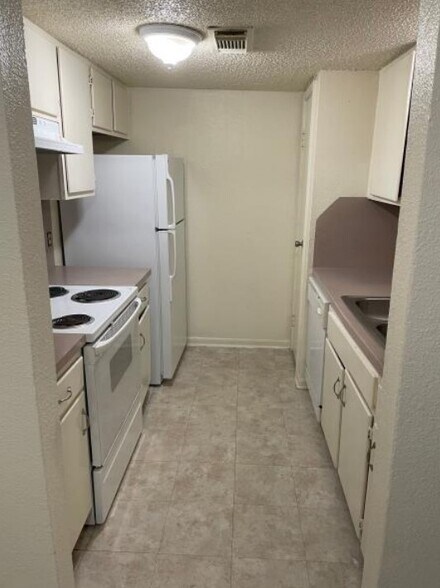 More Photos Of 1905 Jephson Ln, Alvin Apartments For Sale