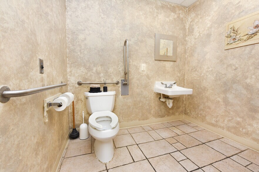 More Photos Of 4143 Main St, Bridgeport Storefront For Sale