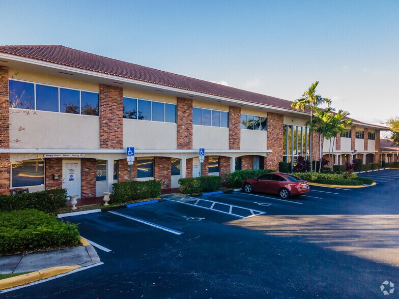 More Photos Of 4100 S Hospital Dr, Plantation Medical For Lease