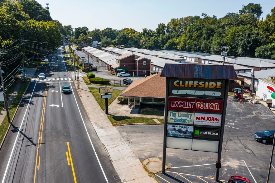 More Photos Of 1961 Brownsboro Rd, Louisville Storefront For Sale