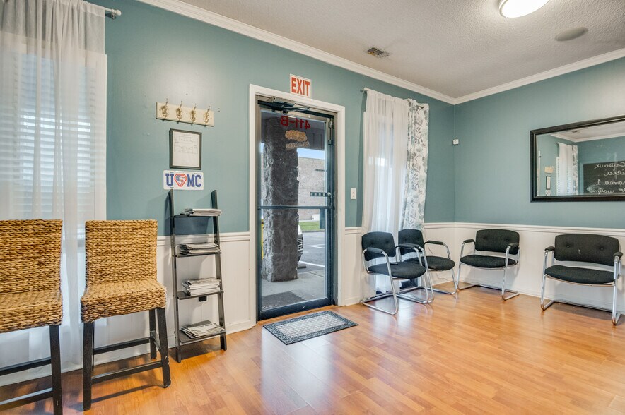 More Photos Of 411 Western Blvd, Jacksonville Office For Sale