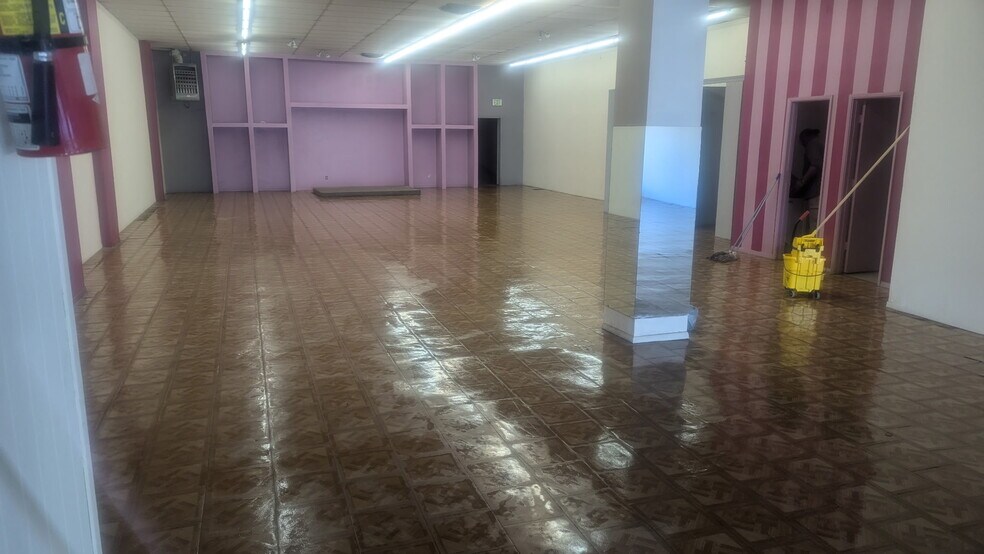 More Photos Of 156-160 N Morley Ave, Nogales Storefront Retail Residential For Lease