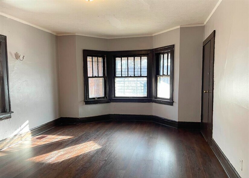 More Photos Of 919 W 3rd St, Peoria Apartments For Sale