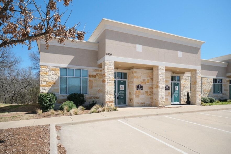 More Photos Of 3900 S Stonebridge Dr, McKinney Office Residential For Lease