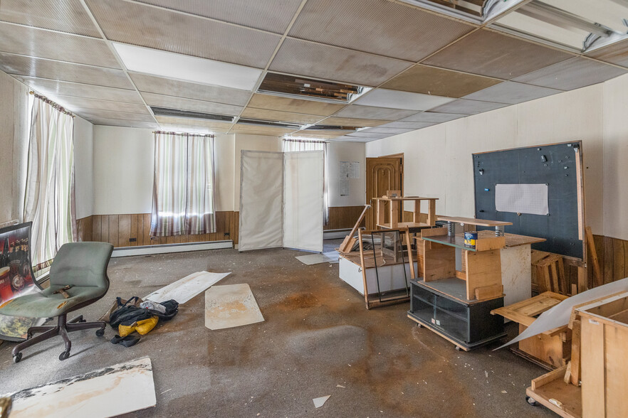 More Photos Of 35 Lower Grape St, Chicopee Warehouse For Sale