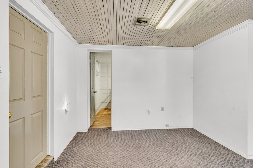 More Photos Of 2901 N Alvernon Way, Tucson Office For Sale